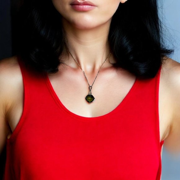 Silver Women's Choker 16" Necklace With Green Faceted Silver Plated Pendant - Picture 3 of 11